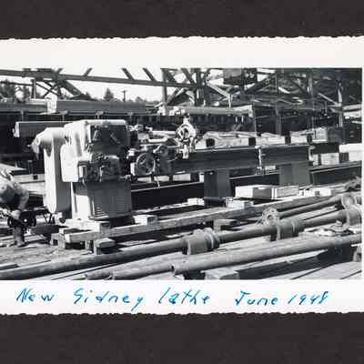 Photograph of mill machinery at Booth-Kelly Lumber Co., New Sidney lathe