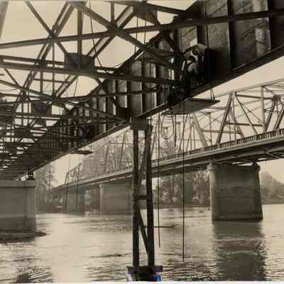 Photograph of steel construction on new bridge over Willamette River, Oregon, date unknown.