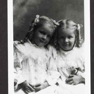 Photograph of Dorothy and Martha Andrew