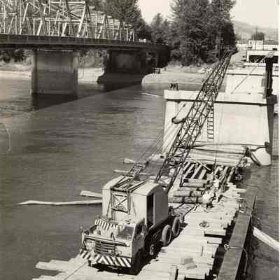 Photograph of construction on second concrete bridge from Glenwood to Springfield, Oregon, date unknown.