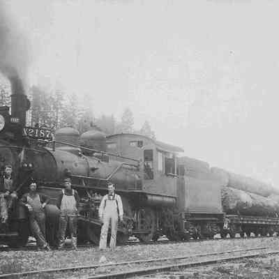 Photograph of Southern Pacific train, Wendling, Oregon, circa pre-1927