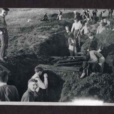 Photograph of people digging trenches in the open field, Eugene, Oregon, 1918