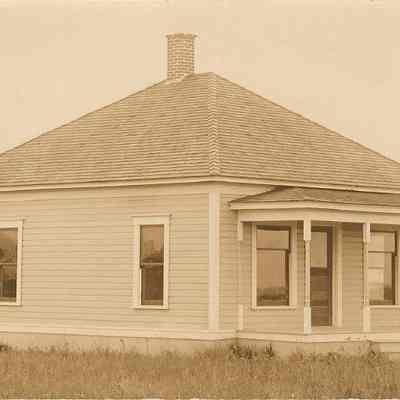 Photograph of Anderson and Essie Cofer's home in Springfield, Oregon, circa 1915-1920