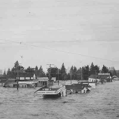 Photograph of deep flooding in Glenwood, Oregon, date unknown