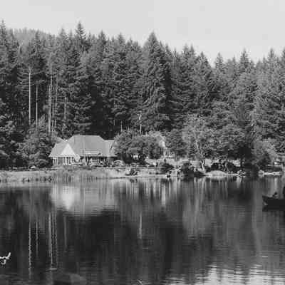 Photograph of McKenzeie Chateau, 1946