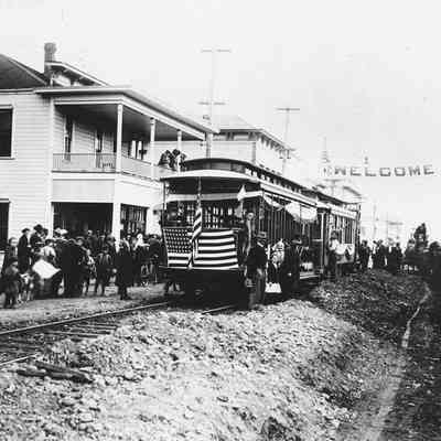 Photograph of streetcar arrival, Springfield, Oregon, circa 1912