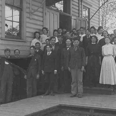 Photograph of Mill Street School older students, Springfield, Oregon, 1908