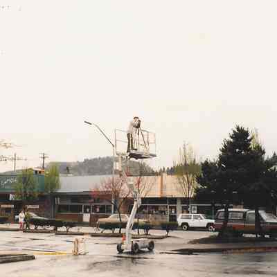 Photograph of Cherry Picker on Main Street, Springfield, Oregon, 1994