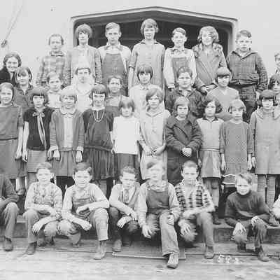 Photograph of Brattain School upper grade class with teacher Annie Gorrie and principal Ora Hemenway, Springfield, Oregon, 1924.