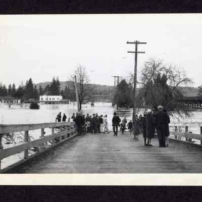 Photograph of Wagon Bridge in Glenwood Flood, 1927
