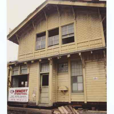 Photograph of the Springfield Train Depot relocation, 1989