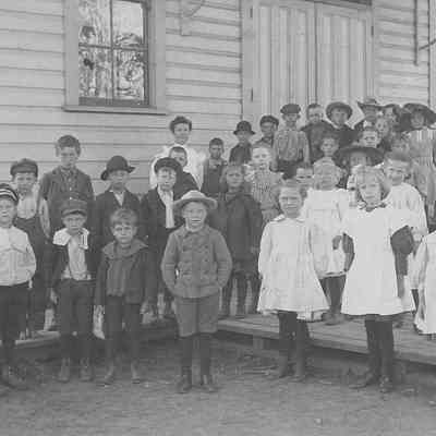 Photograph of Mill Street elementary students, Springfield, Oregon, 1908