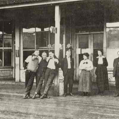 Photograph of a group of people in front of the Booth-Kelly Store, Wendling, Oregon, circa early 1900s