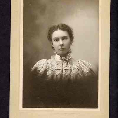 Photograph of unknown woman, portrait