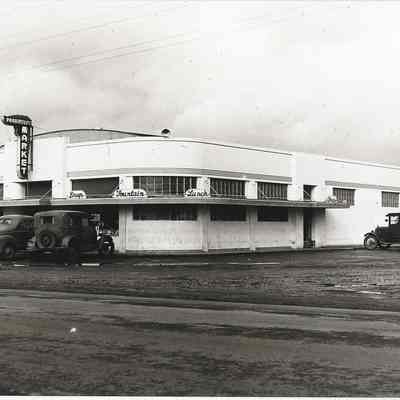 Paramount Market on Main Street, 1940s