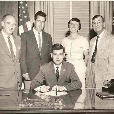 Photograph of Bill Rogers, Dale Stuart, Beulah Hand, Burt Searl, Governor Hatfield