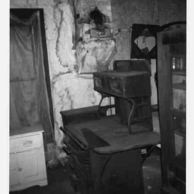 Photograph of the interior of the Brattain-Hadley house, Springfield, 1994-1998