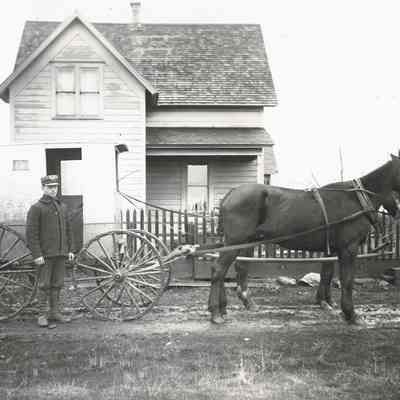Photograph of Glen Holt and a postal mail wagon, Harrisburg, Oregon, 1909