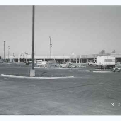 Photograph of the construction of Safeway and shops at Pioneer Plaza, Q Street, Springfield, 1988