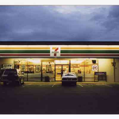 Photograph of the convenience store "7-Eleven", Springfield, 1998