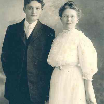 Photograph of Delbert and Anna Harden, Marriage Photo, Undated