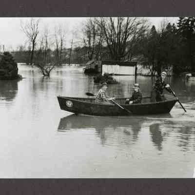 Flood 1945, three men in boat