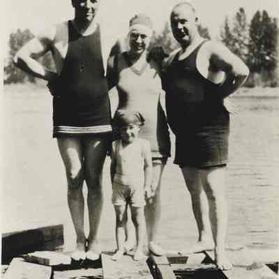 Anderson family in bathing attire
