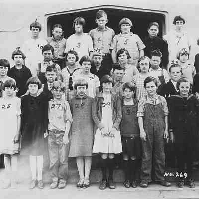 Photograph of Brattain School fifth grade with teacher Mrs. Montgomery, Springfield, Oregon, 1924