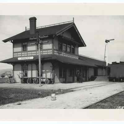 Photograph of the Springfield Train Depot, 1913