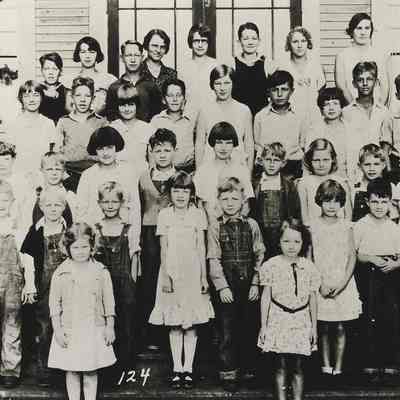 Garden Way Elementary School Class, 1933, including Anderson children