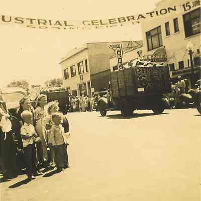 Photograph of Springfield Industrial Parade, Springfield, OR, 1941