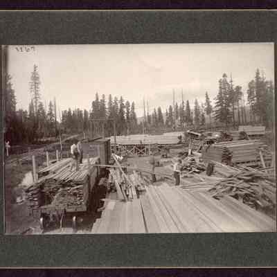 Photograph of Fischer's Mill loading dock, Marcola, Oregon, 1903-1905.