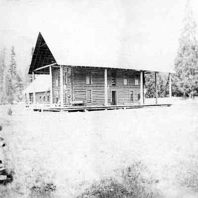 Photograph of Log Cabin Inn, McKenzie Highway, 1907