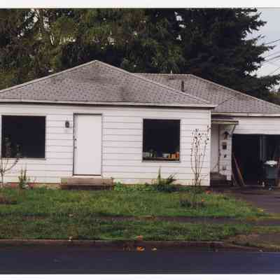 Photograph of a house, Springfield, Oregon, 1998