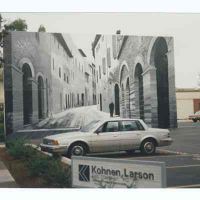 Photograph of a mural, near Kohnen Larson and Co, Springfield, 1992