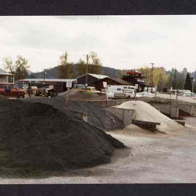 Photograph of R&S Supply on Franklin Blvd, 1988