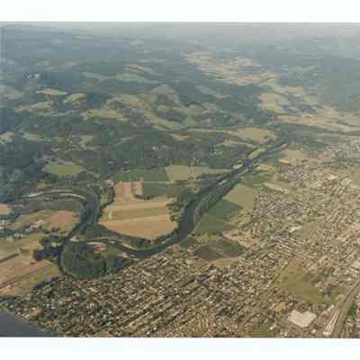 Aerial photograph of North Springfield (OR-126 to Coburg Hills), West to East view, circa 1980