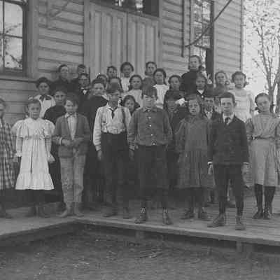 Photograph of Mill Street School students, Springfield, Oregon, 1908