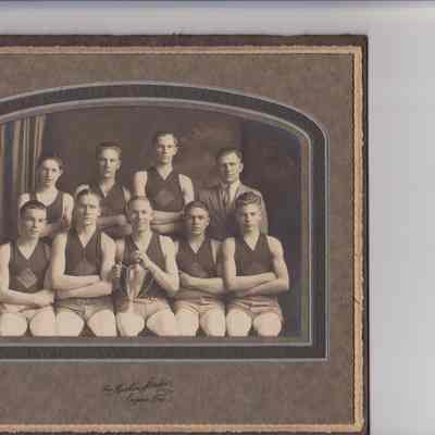 2011.016.004  sport team photo