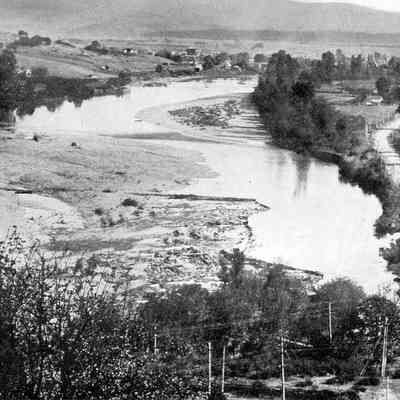 Photograph of the River Bank Drive, Springfield, Oregon, circa 1914-1920