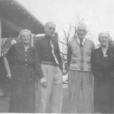 Photograph of the Laxton family, Springfield, Oregon, 1952