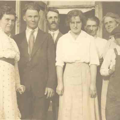 Photograph of the Laxton family (?), undated