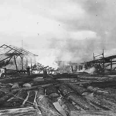 Photograph of Gurrier Saw Mill burning, Springfield, Oregon, 1948