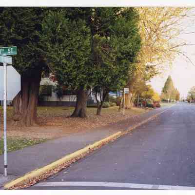 Photograph of the corner of G St and 10th St, Springfield, Oregon, 1998