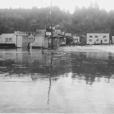 Photograph of the 1927 Glenwood Flood, Springfield, Oregon