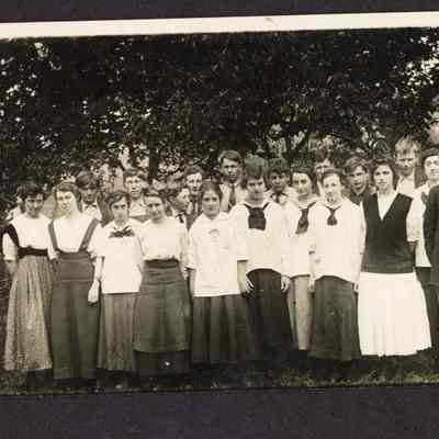 Photograph of group of eighteen people, 1915-1916