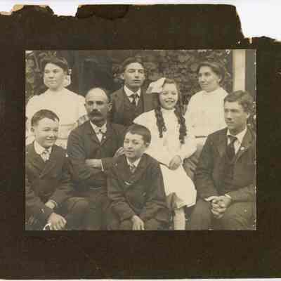 Family photograph of George Vallier and family, Myrtle Creek, circa 1904
