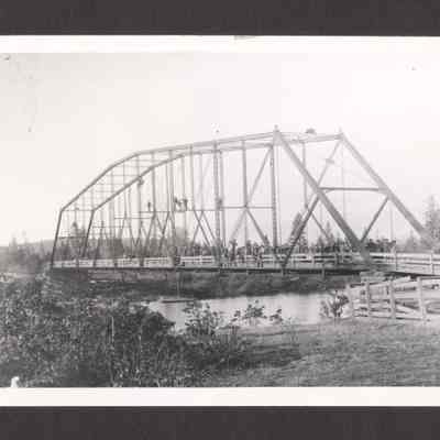 Photograph of a large group of people on the bridge. Date unknown.