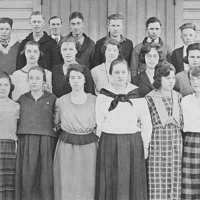 Photograph of Springfield High School sophomore class, Springfield, Oregon, 1921