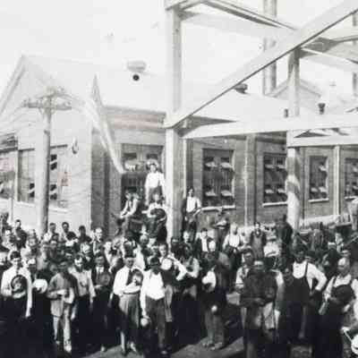 Photograph of Booth Kelly Mill on Armistice Day, 1918